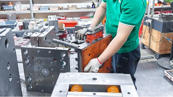 ��3����ģ���⿴ע��ģ�߹�Ӧ��ѡ�����ͬ���չ��